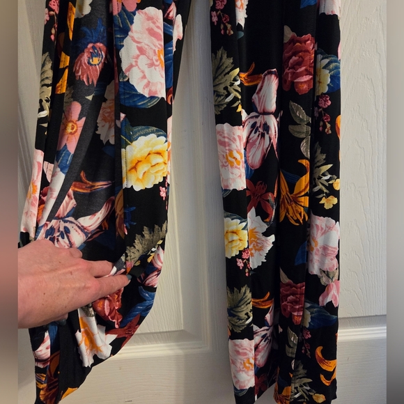 Guess Slit Tie Leg Floral Guess Romper - Picture 8 of 10